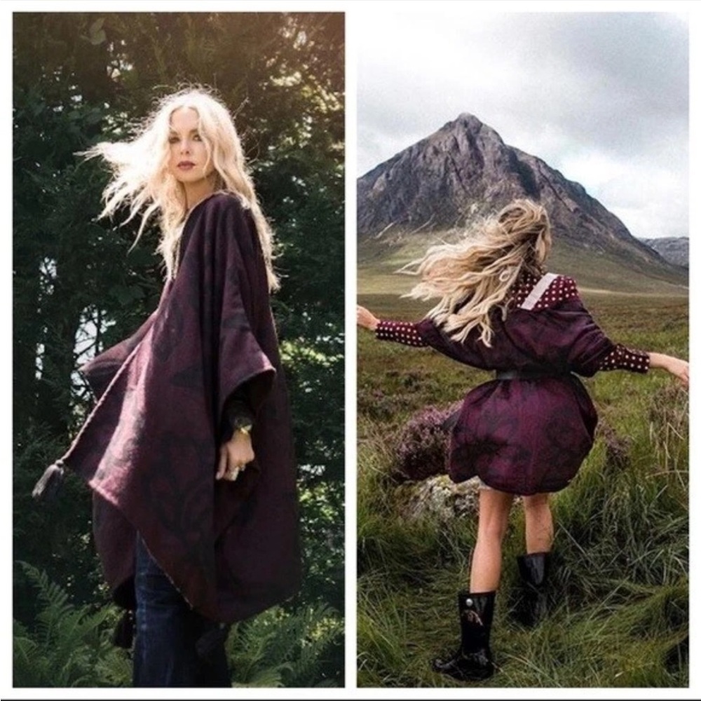 Cleobella Sevigny Capelet Shawl Poncho Throw Cape
Wrap, In Excellent Condition